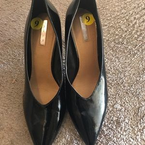 Tahari Benedict Black Patent Pump